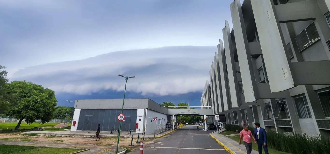 Temporal chega à Câmara Municipal. Foto: Fernando Antunes/CMPA Temporal chega à Câmara Municipal. Foto: Fernando Antunes/CMPA