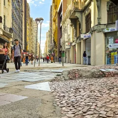Porto Alegre, RS, Brasil 17/03/2025. Rua do Andradas com General Câmara, no Centro Histórico. Foto: Hosana Aprato/SMOI