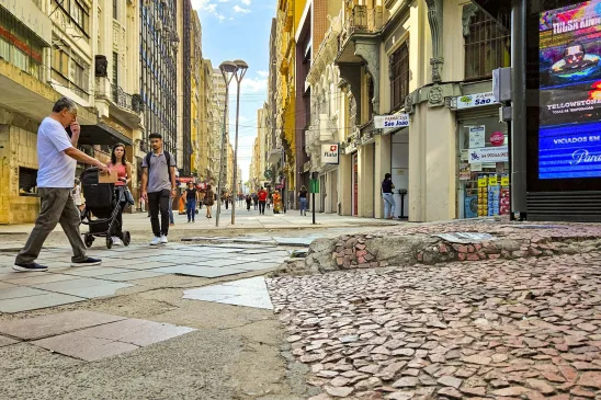 Porto Alegre, RS, Brasil 17/03/2025. Rua do Andradas com General Câmara, no Centro Histórico. Foto: Hosana Aprato/SMOI