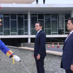 Hugo Motta (E) e Davi Alcolumbre (D) durante abertura da sess&atilde;o no ano passado. Cr&eacute;dito: Marina Ramos/C&acirc;mara dos Deputados