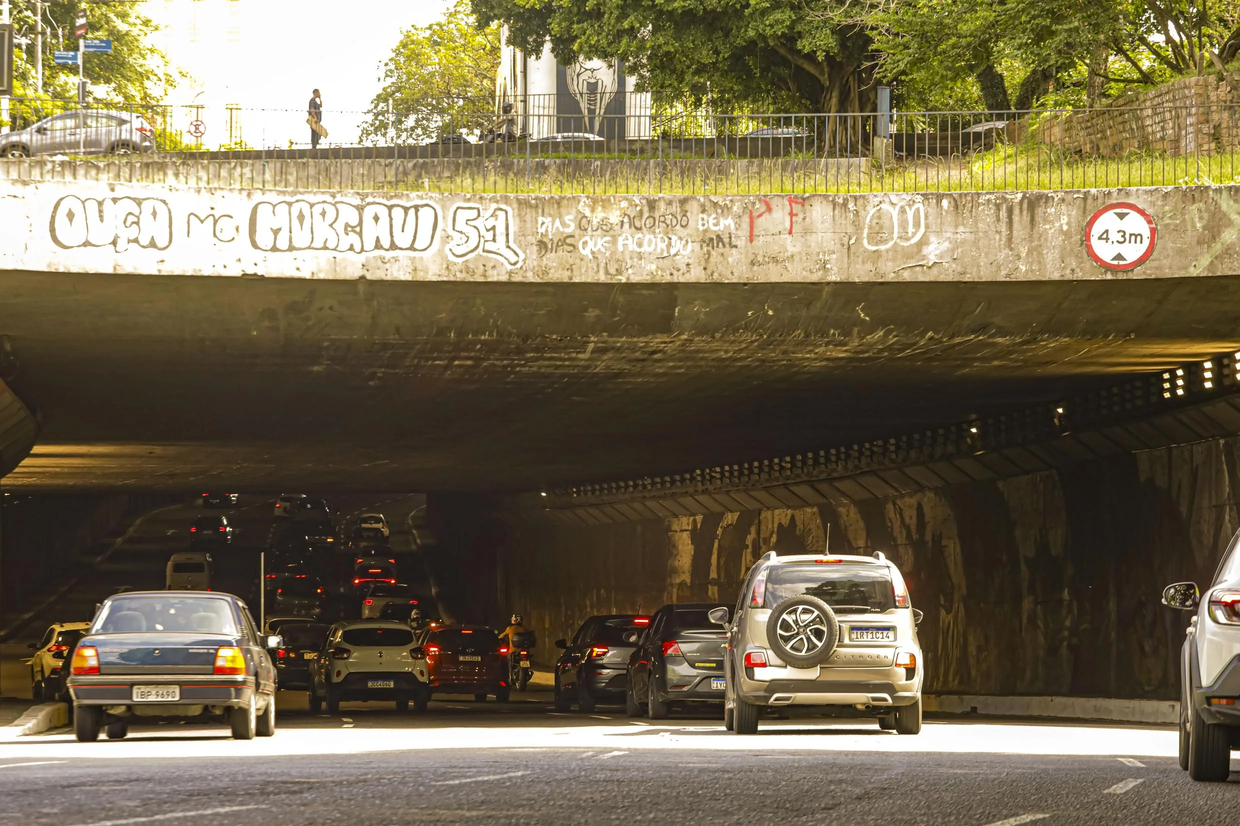 Furto de fios da iluminação pública de Porto Alegre dobra em maio