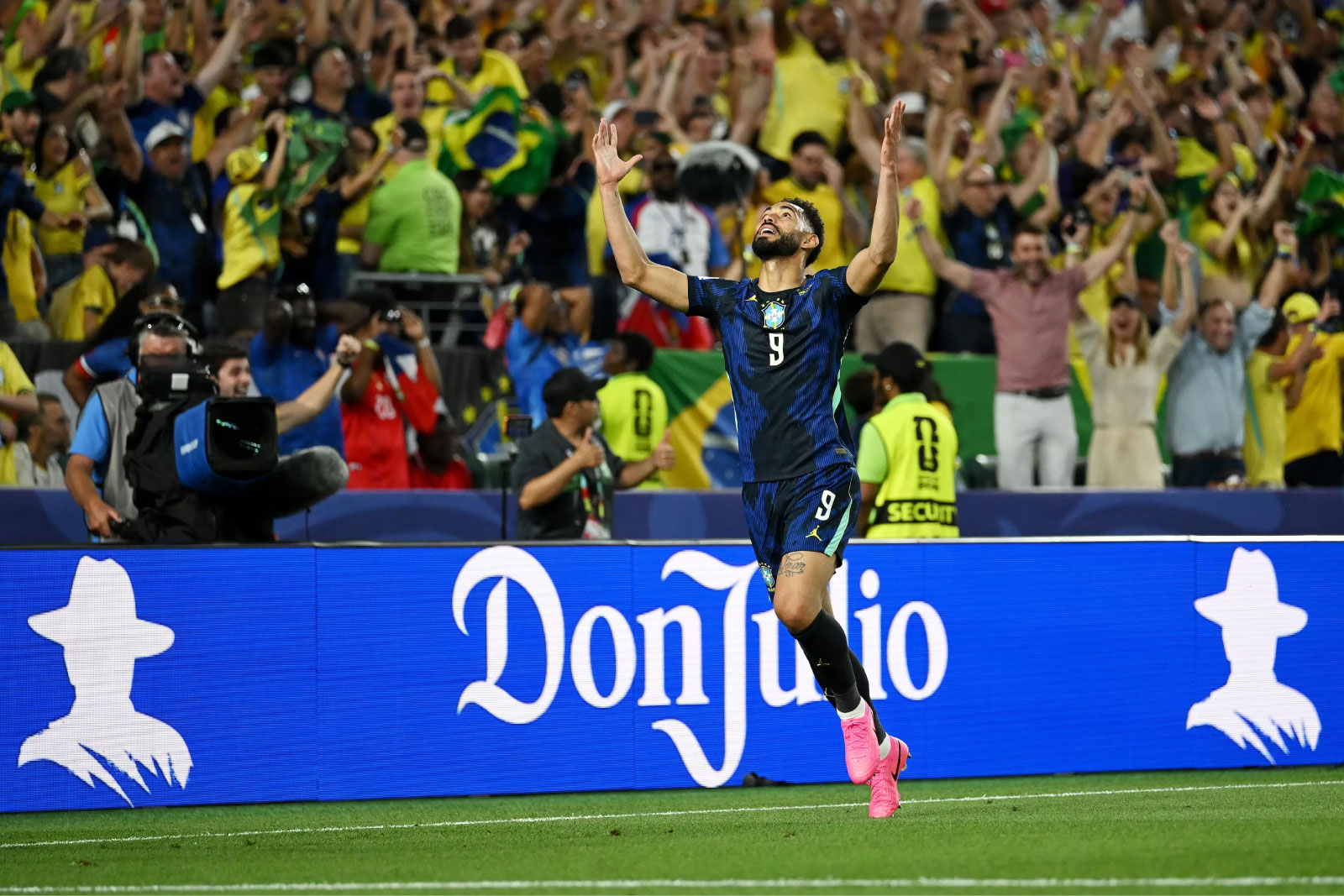 Brasil vence Haiti por 3 a 0 e assume liderança do grupo na Copa