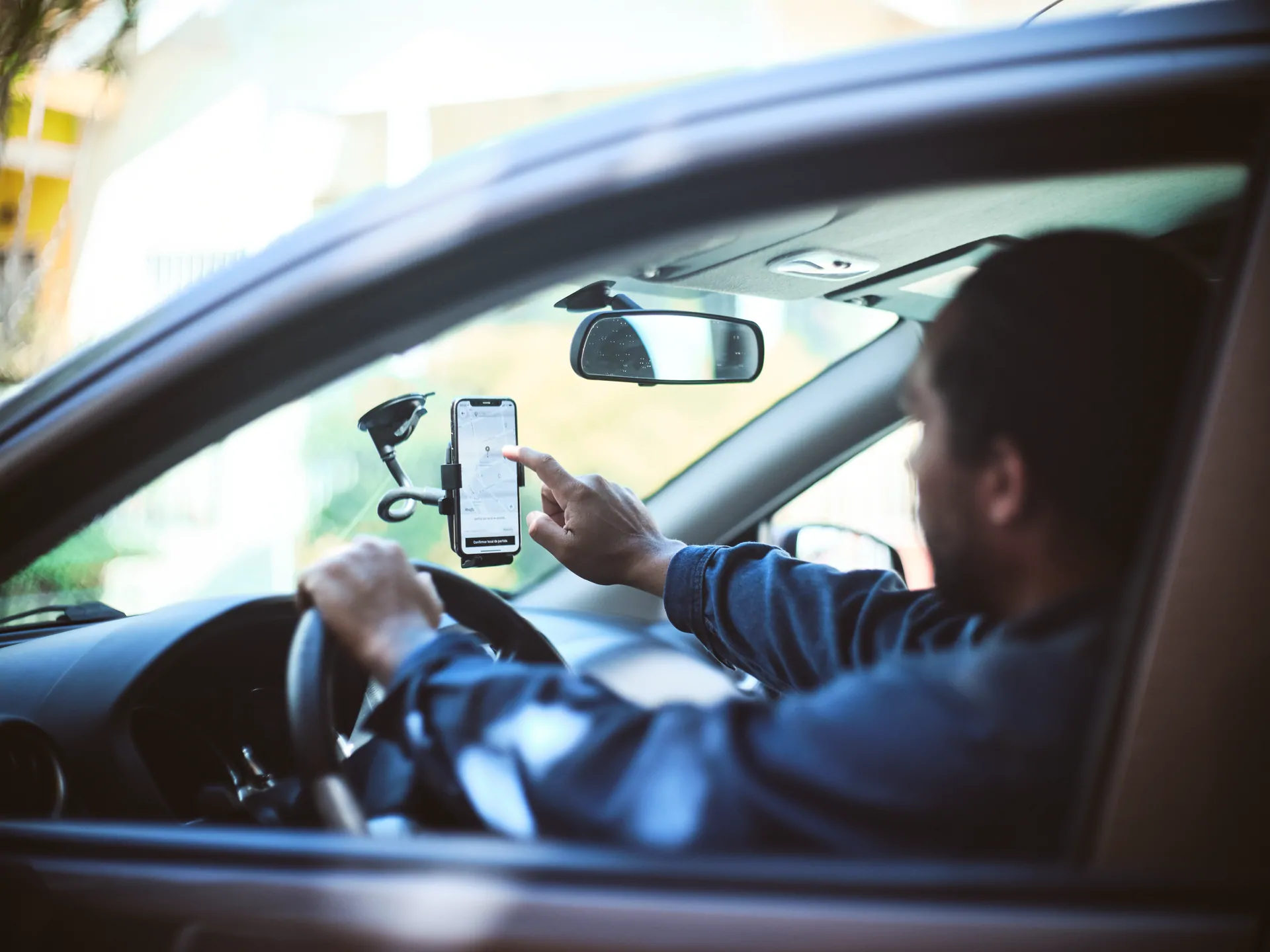 Uber pode bloquear motorista por comportamento inadequado, decide Justiça